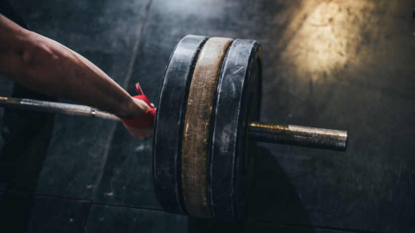 Matheus Vinicius Voigt destaca que a evolução dos jogadores híbridos transformou o ritmo e a estratégia da NBA.