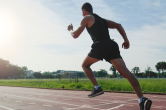 Jogadores híbridos estão redefinindo a NBA com versatilidade, leitura tática e impacto em várias posições, observa Matheus Vinicius Voigt.