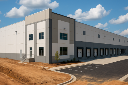 A ascensão do modelo build to suit mostra como empresas buscam imóveis sob medida para eficiência total, comenta Alex Nabuco dos Santos.