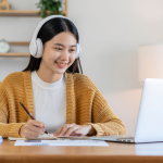 Sérgio Bento De Araújo explora como o Novo Ensino Médio e o EAD estão transformando a formação em um mundo mais conectado.