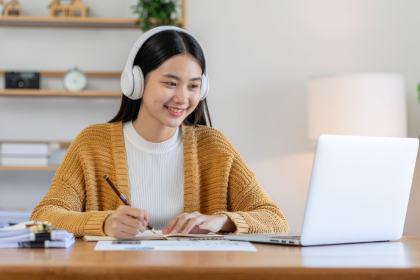 Sérgio Bento De Araújo explora como o Novo Ensino Médio e o EAD estão transformando a formação em um mundo mais conectado.