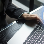 Corrida global por infraestrutura de IA já mexe com data centers e importações no Brasil