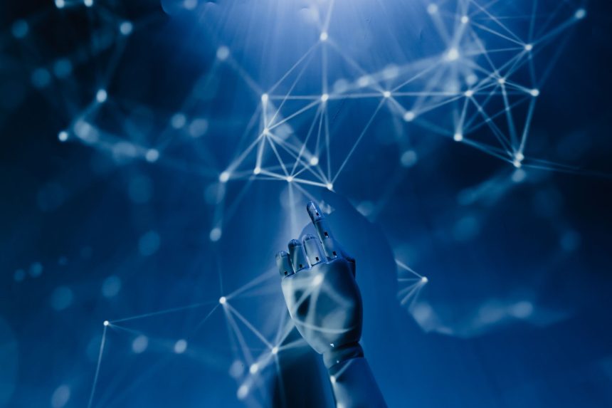 Mão robótica interagindo com uma rede digital azul, em representação visual de inteligência artificial e tecnologia.