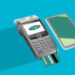 Ilustração de uma maquininha de pagamento e um cartão ao lado de um celular com aplicativo de transação financeira.